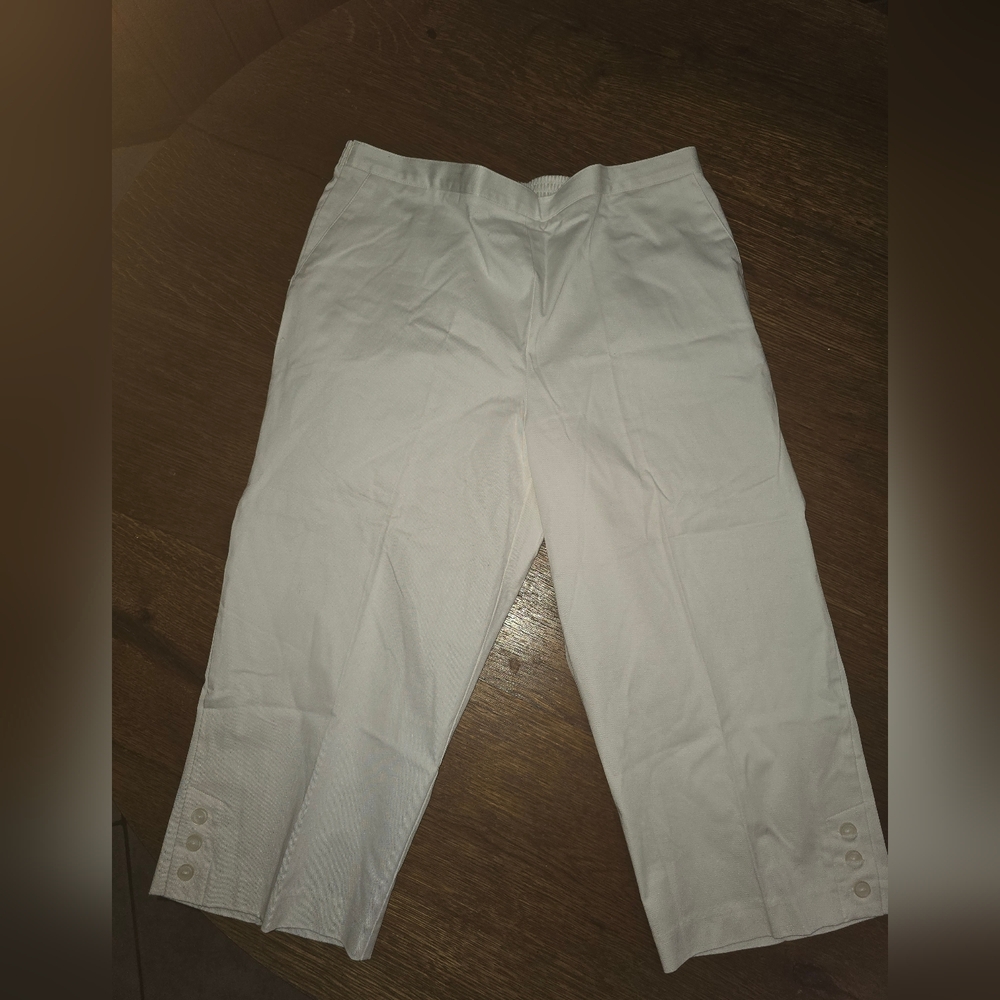 Alfred DummerWhite Cropped Button Hem Pants Size 16